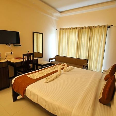 Hotel Tulip Le Grand Udaipur Exterior foto